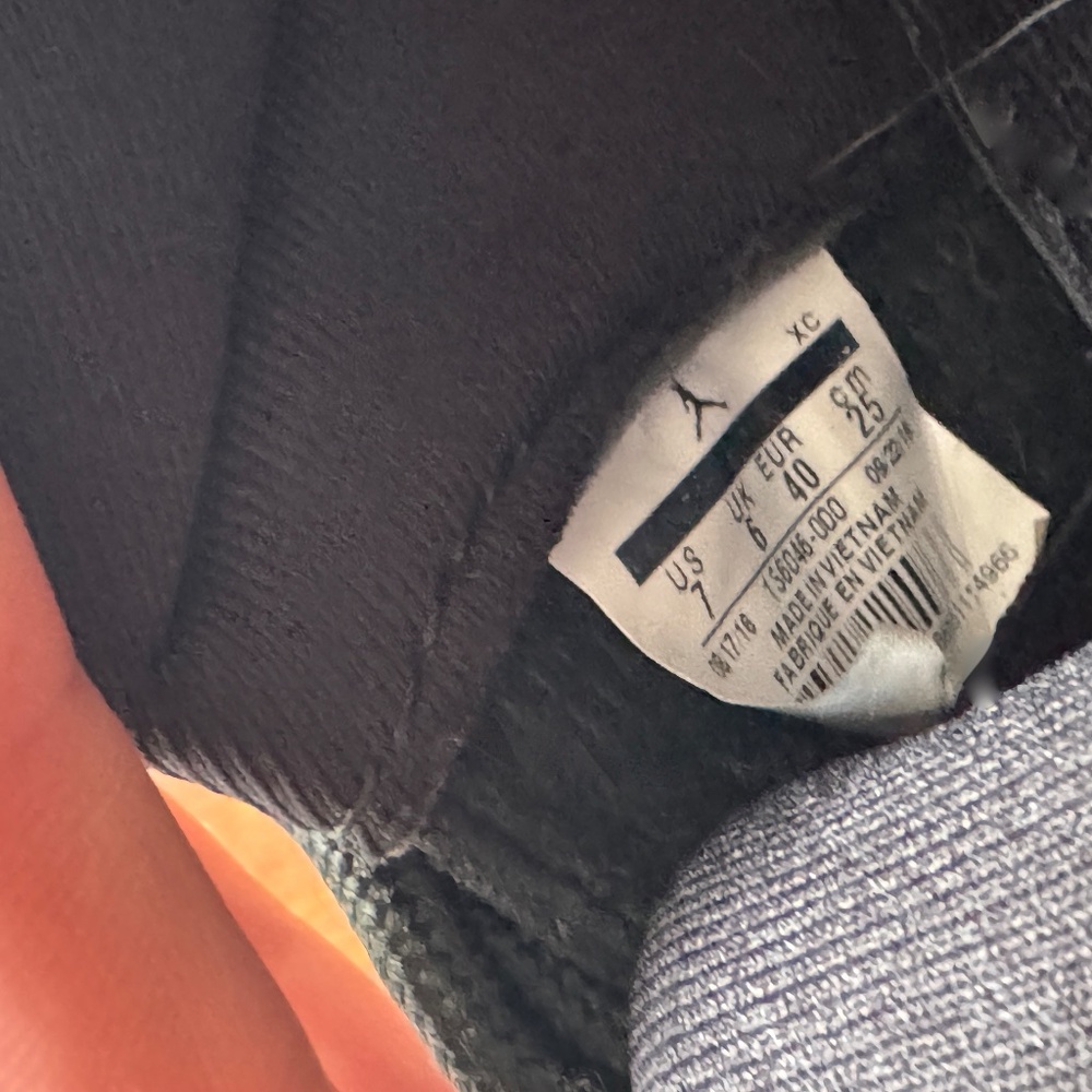 Jordan 11 Retro Cap and Gown All Black Sneakers Shoes Size 7Y - Picture 16 of 16